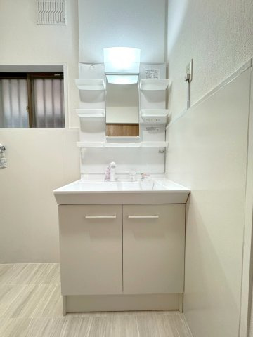 令和８年２月リフォーム済み◆東西線「石田」駅徒歩１５分◆南向きのピカピカ４ＬＤＫ◆伏見区醍醐岸ノ上町の独立洗面台|独立洗面台