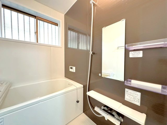 令和８年２月リフォーム済み◆東西線「石田」駅徒歩１５分◆南向きのピカピカ４ＬＤＫ◆伏見区醍醐岸ノ上町の浴室|浴室