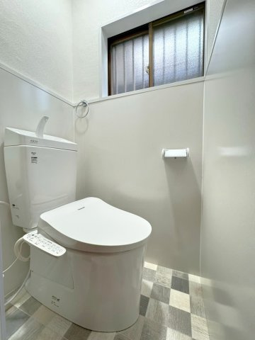 令和８年２月リフォーム済み◆東西線「石田」駅徒歩１５分◆南向きのピカピカ４ＬＤＫ◆伏見区醍醐岸ノ上町のトイレ|トイレ