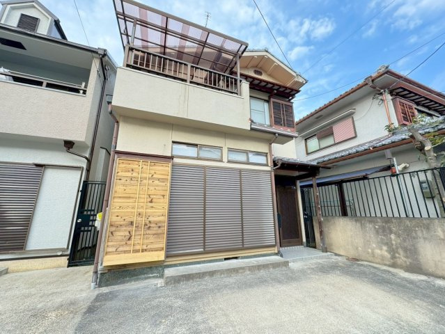 令和８年２月リフォーム済み◆東西線「石田」駅徒歩１５分◆南向きのピカピカ４ＬＤＫ◆伏見区醍醐岸ノ上町の外観|外観