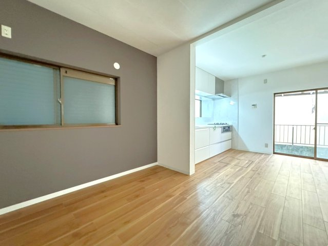 令和８年２月リフォーム済み◆東西線「石田」駅徒歩１５分◆南向きのピカピカ４ＬＤＫ◆伏見区醍醐岸ノ上町の居間・リビング|リビング