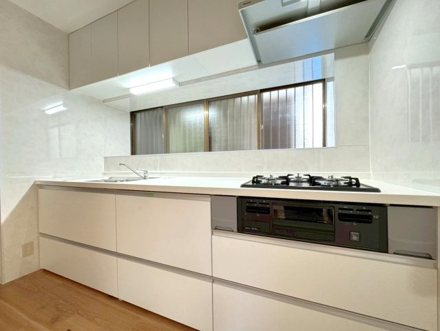 令和８年２月リフォーム済み◆東西線「石田」駅徒歩１５分◆南向きのピカピカ４ＬＤＫ◆伏見区醍醐岸ノ上町のキッチン|キッチン