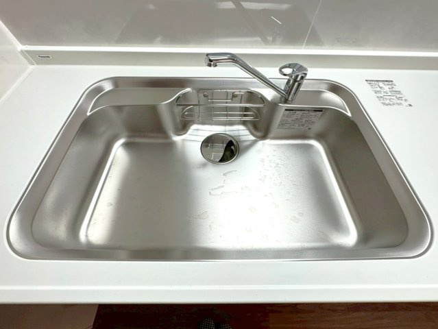 令和８年２月リフォーム済み◆東西線「石田」駅徒歩１５分◆南向きのピカピカ４ＬＤＫ◆伏見区醍醐岸ノ上町のキッチン|シンク