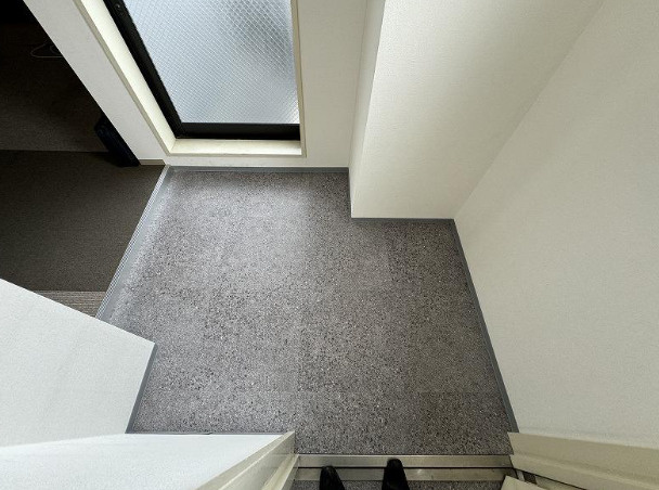 大阪市北区東天満１丁目の店舗事務所の玄関