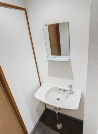 大阪市北区東天満１丁目の店舗事務所の洗面所