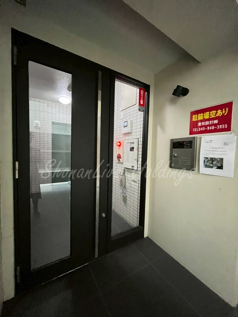 グッドウィル藤棚のエントランス|宅配ボックスで外出時の荷物の受け取りも安心♪