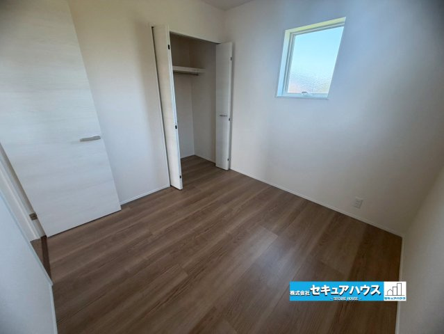 知多市金沢字郷中　全4棟の洋室|【洋室】
◆広々とした居住空間は日々の暮らしを彩り、心のやすらぎと満足感を与えてくれます。通風と採光を考慮した設計は子供たちはのびのび育ち、家族でくつろぎと団らんを生み出します。