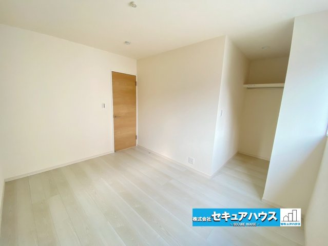 知多市金沢字郷中　全4棟の洋室|【洋室イメージ】
◆家族一人ひとりの大切なプライベート空間。趣味に合わせて使って頂けるようシンプルに仕上げてあります。暮らし心地を大きく左右する収納を、適材適所に配置し使い勝手を考慮しました。　