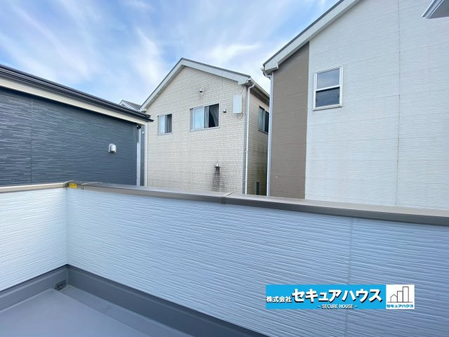 知多市金沢字郷中　全4棟のバルコニー|【バルコニーイメージ】
◆見晴らしもよく、太陽の温かな温もりをめいっぱい受け止めてくれます。
太陽の光と爽やかな風を受けたお洗濯物はあっという間に乾き、取りこむ時には太陽の匂いを感じられそうですね。　