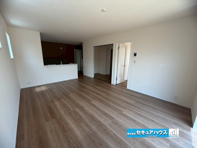 知多市金沢字郷中　全4棟の居間・リビング|【LDK】
◆日当たりが良く温かい広々リビングは家族の団らんスペースになります。