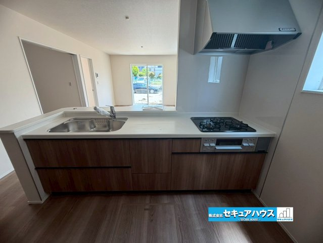 知多市金沢字郷中　全4棟のキッチン|【キッチン】
◆同時にたくさんの料理が調理できる。「焼く・蒸す・煮る」の工程を同時進行で進めることができるので、料理を素早く作ることができます。育児でバタバタ忙しいママに嬉しい♪