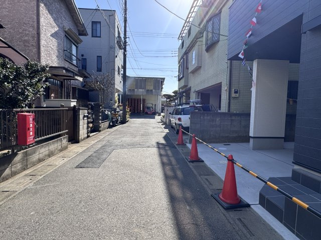 三郷市鷹野１丁目新築戸建【八木郷小学校：4分】の前面道路含む現地写真|東側前面道路