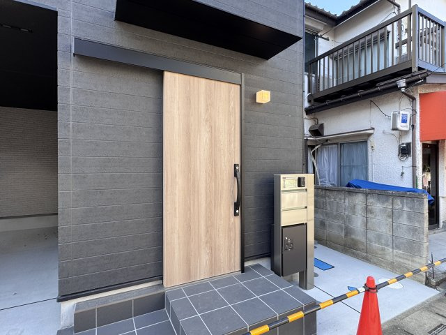 三郷市鷹野１丁目新築戸建【八木郷小学校：4分】のエントランス|エントランス