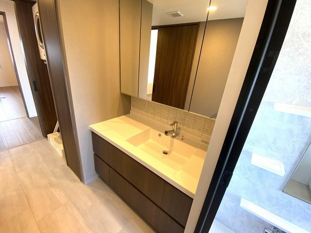 モンドミオ沖縄リゾートライカムヒルズの独立洗面台|モンドミオ沖縄リゾートライカムヒルズ｜沖縄リゾートマンション｜アイランドリゾート沖縄