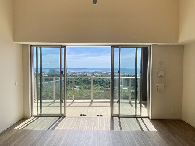 モンドミオ沖縄リゾートライカムヒルズの居間・リビング|モンドミオ沖縄リゾートライカムヒルズ｜沖縄リゾートマンション｜アイランドリゾート沖縄