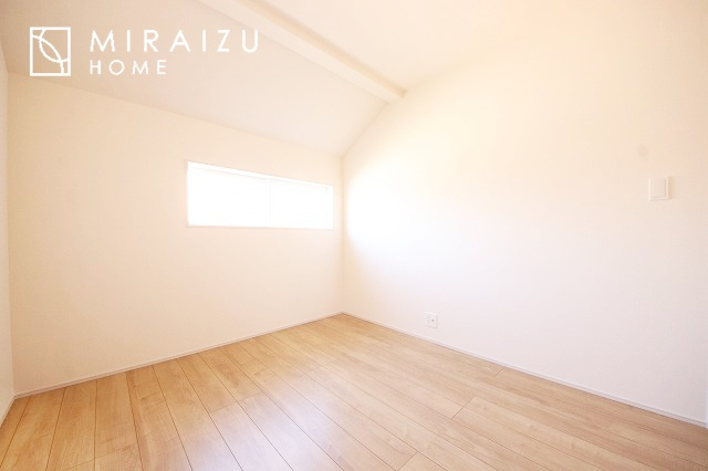 【洋室】 | 平日・休日問わず、いつでもご見学が出来ます♪☆実際に見て、触れて感じる安心のお住まい探しを体験して下さい♪☆物件情報だけでなく、地域の特色などなどエリア情報もお伝え出来たら嬉しいです♪
