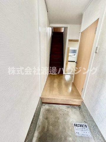 若江本町３丁目一戸建の玄関