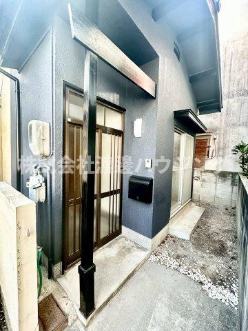 若江本町３丁目一戸建のエントランス