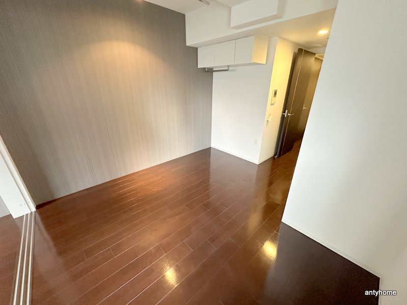 SERENiTE本町エコート　仲介手数料無料の居間・リビング