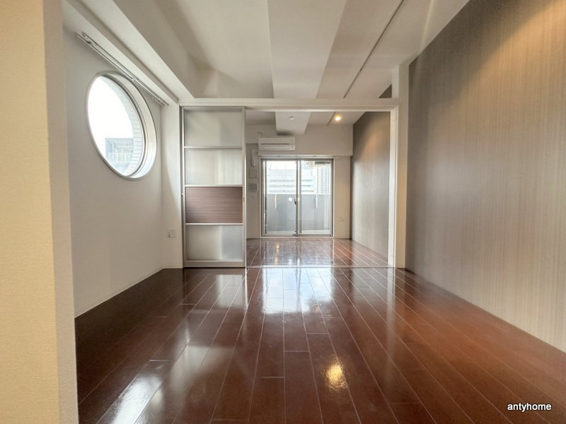 SERENiTE本町エコート　仲介手数料無料の居間・リビング