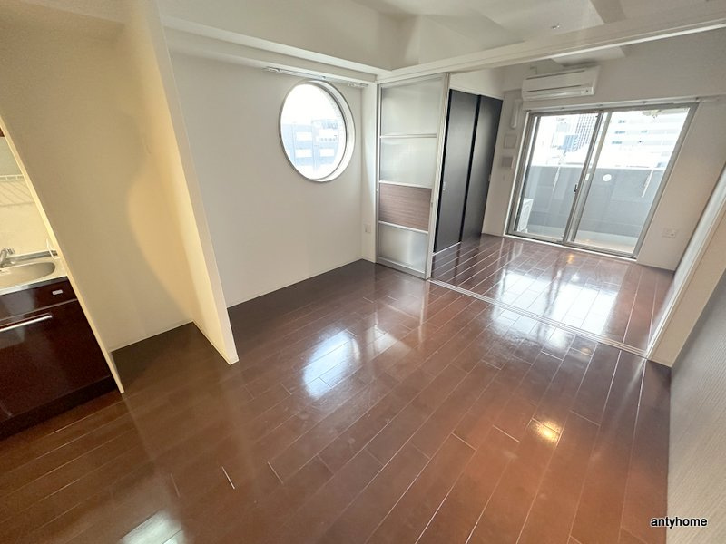 SERENiTE本町エコート　仲介手数料無料の居間・リビング