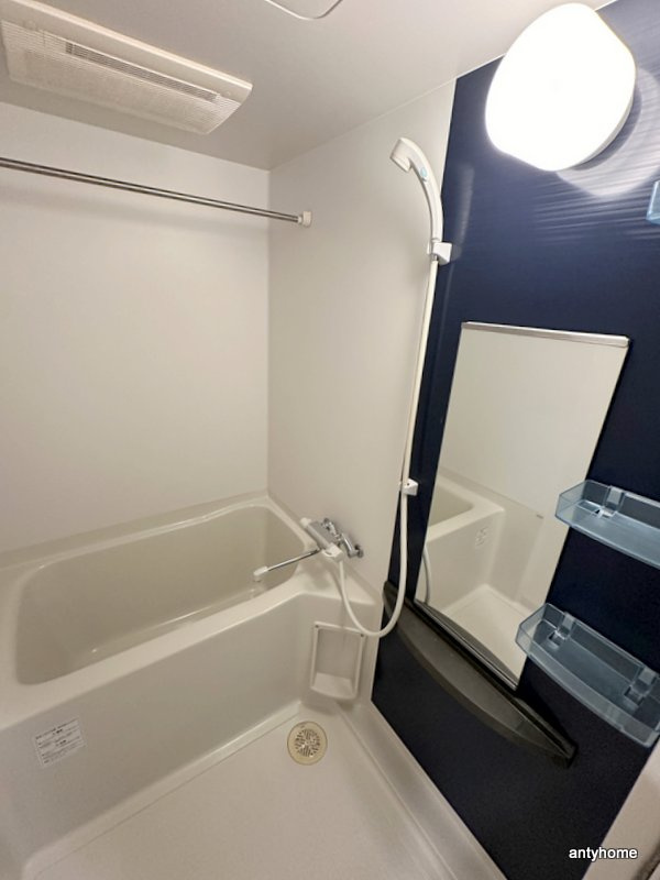 SERENiTE本町エコート　仲介手数料無料の浴室