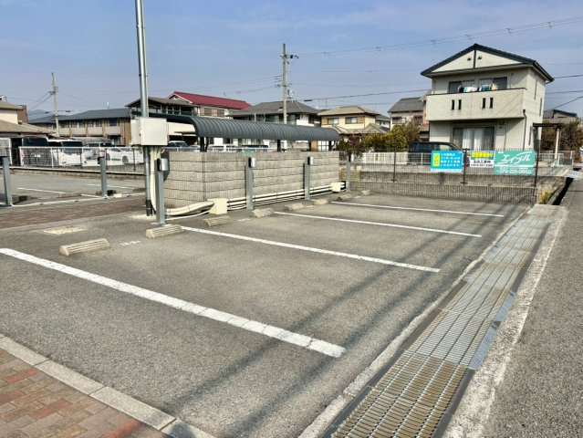 シャレーコートの駐車場