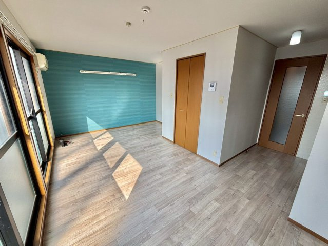 シャレーコートの居間・リビング