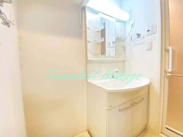鎌倉市大船１丁目の賃貸マンションの洗面所|明るい洗面所です