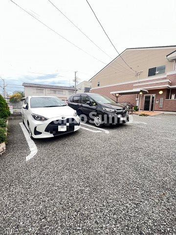 ネオメゾンの駐車場|駐車場があるので、車を買う予定の方も安心です