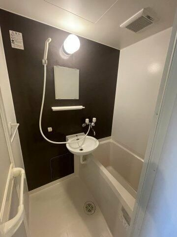 ドミール西尾久の浴室