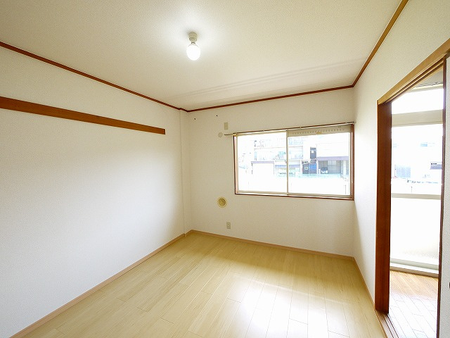 メゾンエスポワールの洋室