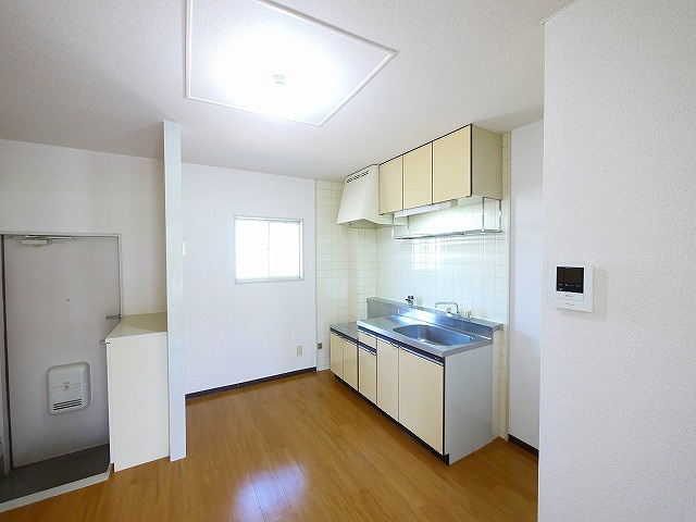 メゾンエスポワールの居間・リビング|使いやすい居間です