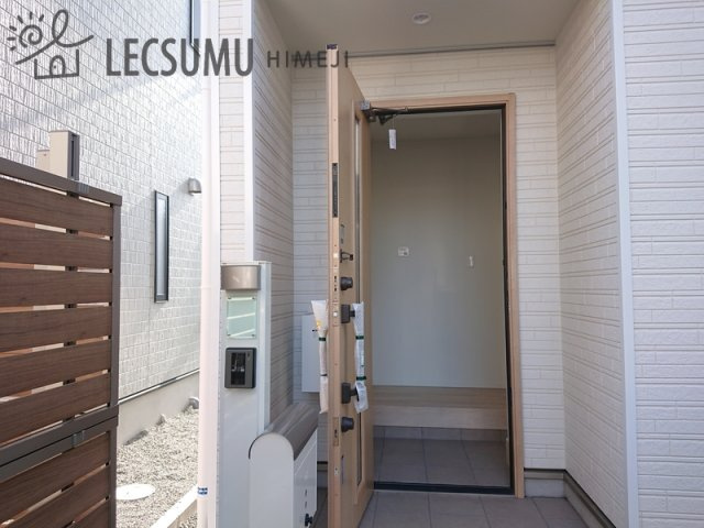 姫路市四郷町山脇第12/新築戸建の玄関|同社施工例