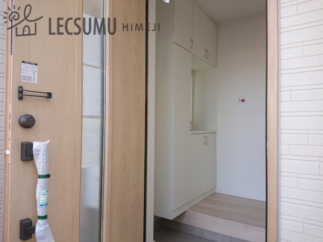 姫路市四郷町山脇第12/新築戸建の玄関|同社施工例