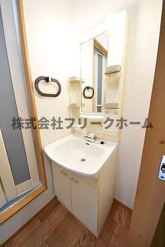 武蔵野市吉祥寺北町１丁目のアパートの独立洗面台