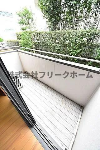 武蔵野市吉祥寺北町１丁目のアパートのバルコニー
