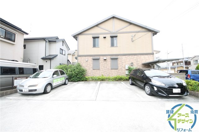 ボナール白水2棟の駐車場