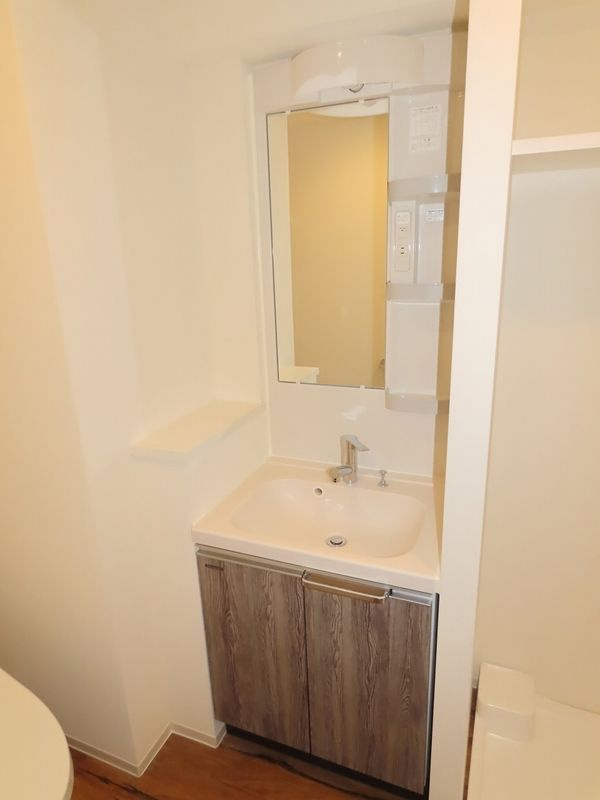 Ｌａ　Ｄｏｕｃｅｕｒ大島の独立洗面台