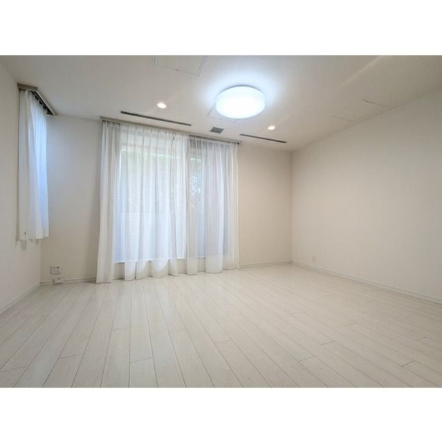 プライムスクェアシティの洋室