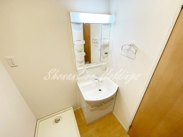 大和市中央林間２丁目の賃貸マンションの洗面所|明るい洗面所です