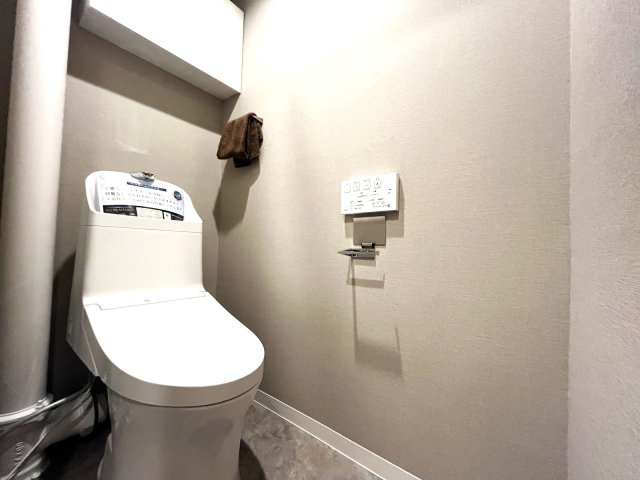 【トイレ】 | ローレルハイツ南福岡 | 
縦型トイレはお掃除などお手入れがしやすく常に清潔に保ちやすいですよ♪
