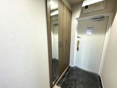 【玄関】 | エクセレンス荒江 | 下足入付きなので玄関をきれいに保てます☆