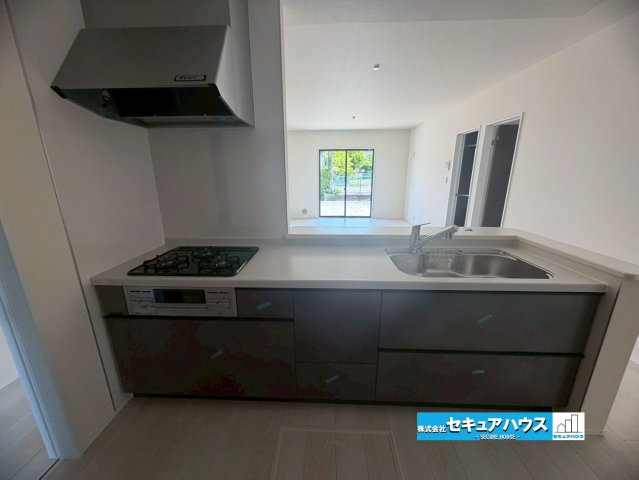 【今すぐご案内可能】知多市金沢字郷中　全4棟のキッチン|【キッチン】
◆同時にたくさんの料理が調理できる。「焼く・蒸す・煮る」の工程を同時進行で進めることができるので、料理を素早く作ることができます。育児でバタバタ忙しいママに嬉しい♪