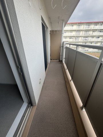 高倉台7-3団地27号棟のバルコニー