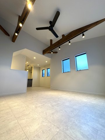 SORA to TSUJIDO Life 空とつながる、茅ヶ崎・辻堂ライフの居間・リビング