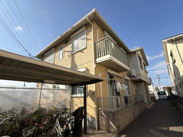 姫路市飾磨区今在家のハイツの外観