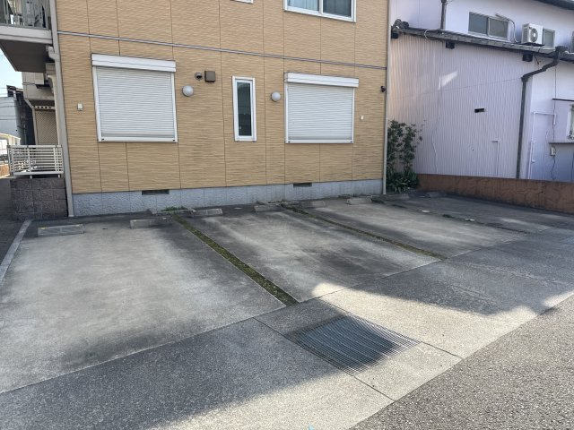 姫路市飾磨区今在家のハイツの駐車場