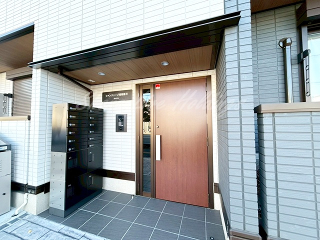 藤沢市藤沢のアパートのエントランス