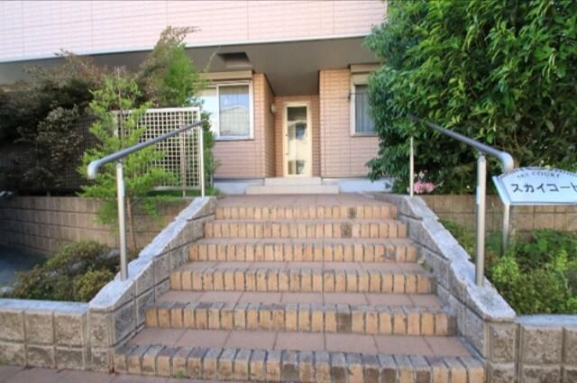 スカイコートのエントランス